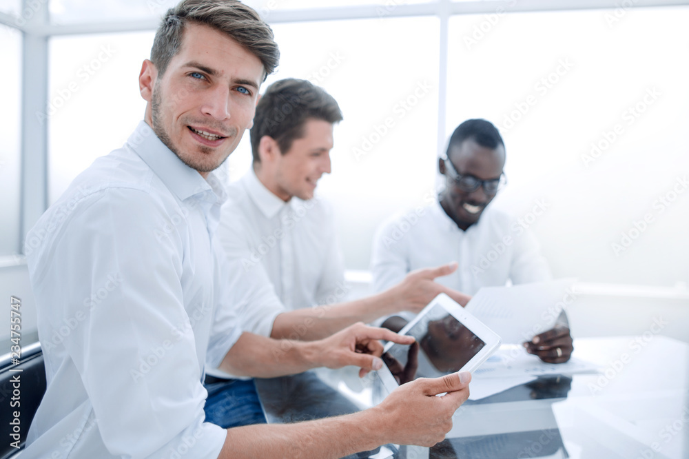 Fototapeta premium close up.businessman using digital tablet in office