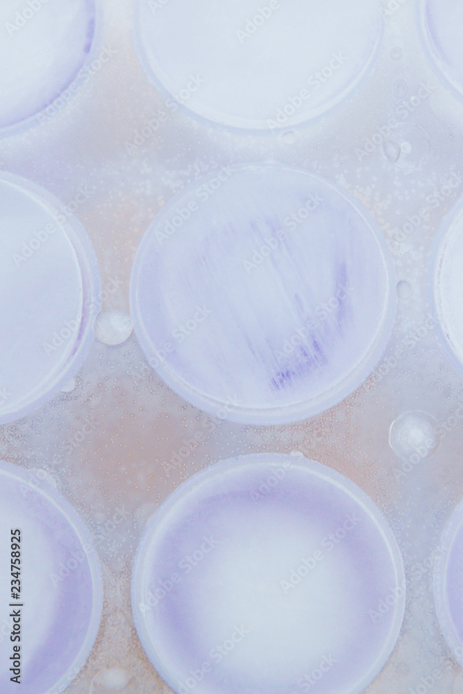 Round the ice in the ice tray purple color Round the ice in the ice tray purple color