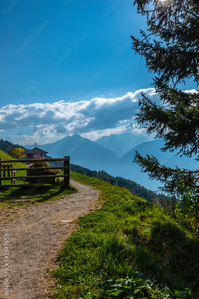 Höhenweg in Südtirol, Blick auf die Gipfel