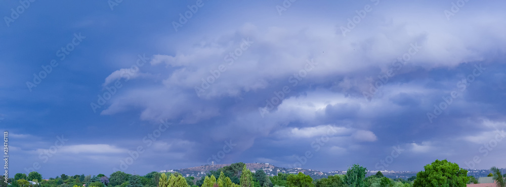 Fototapeta premium NORTHCLIFF THUNDER STORM NADCHODZI PANORAMA W CHMURZE