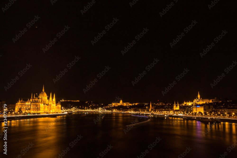 Vista noturna da cidade de Budapeste na Hungria