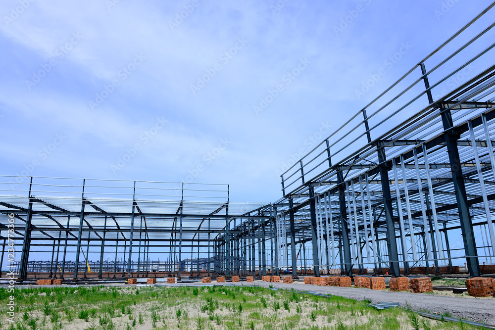 Obraz premium The steel frame structure is under construction