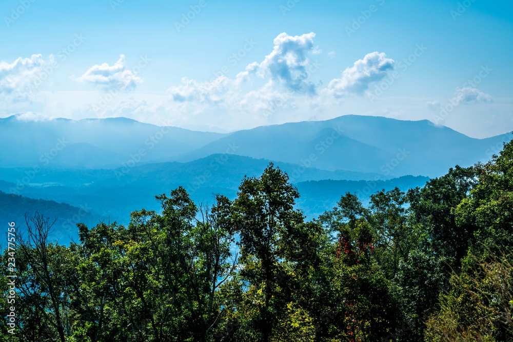 Fototapeta premium The beautiful Blue Ridge Parkway winding its way through North Carolina.