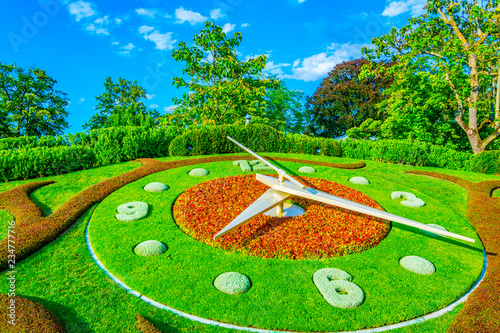 Obraz na płótnie Flower clock in the swiss city Geneva