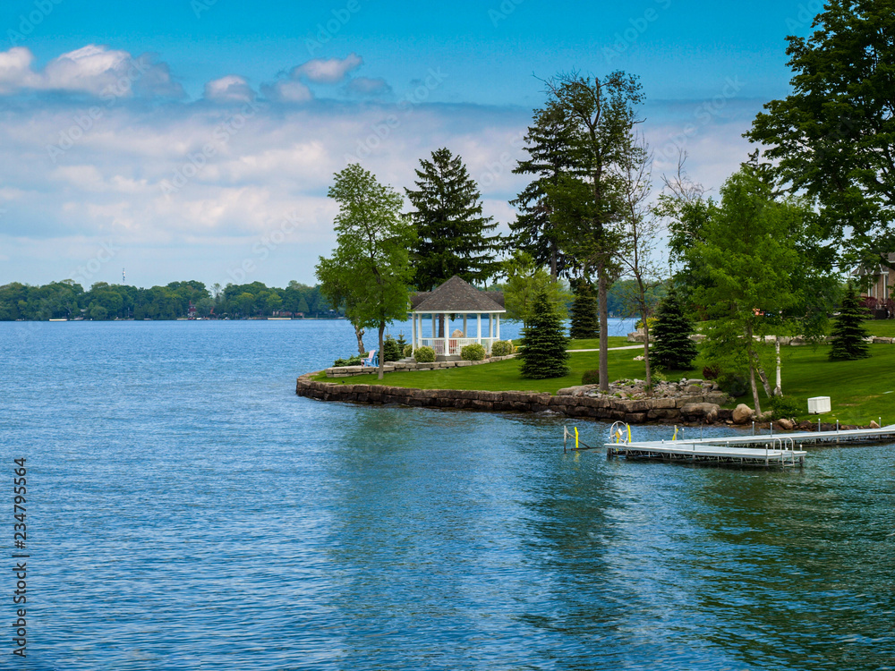 Obraz premium Vacation home by water