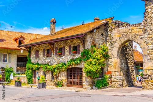 Fototapeta Naklejka Na Ścianę i Meble -  Main gate leading to the french town Yvoire situated next to the Geneva lake