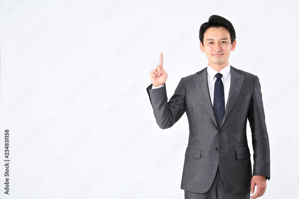 指さしする男性