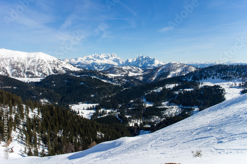 Blick von der Postalm aufs Dachsteingebirge im Winter © stefan sio