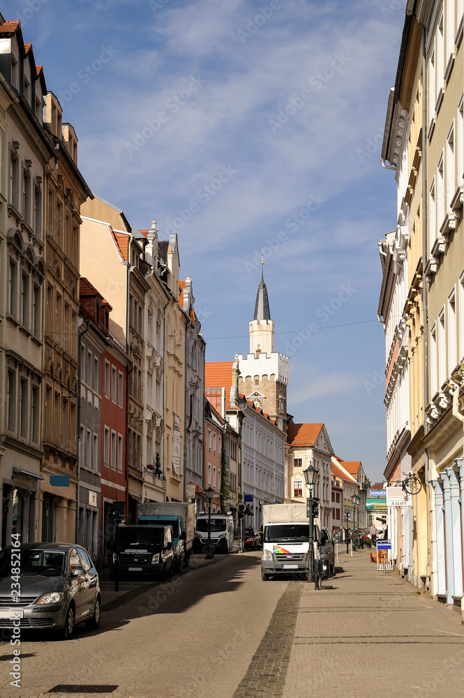 Europa, Deutschland, Sachsen, Landkreis Bautzen, sächsische Oberlausitz, Löbau, Blick in die innere Zittauer Straße, im Hintergrund der Rathausturm