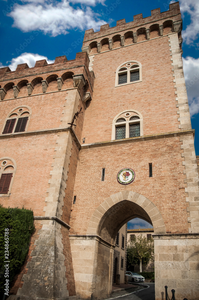 Bolgheri, Toscana, Torre di entrata