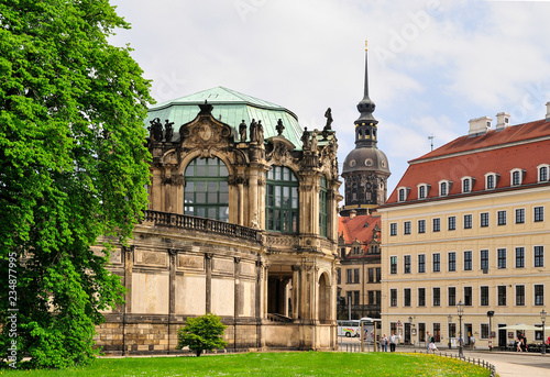 Glockenspielpavillion am Zwinger, Hausmannsturm und Taschenbergpalais Dresden, Sachsen, Deutschland, Europa photo