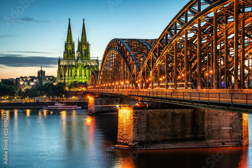 Kölner Dom und Hohenzollernbrücke, Köln, Nordrhein-Westfalen, Deutschland