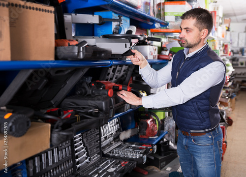 Man choosing grinding machine © JackF