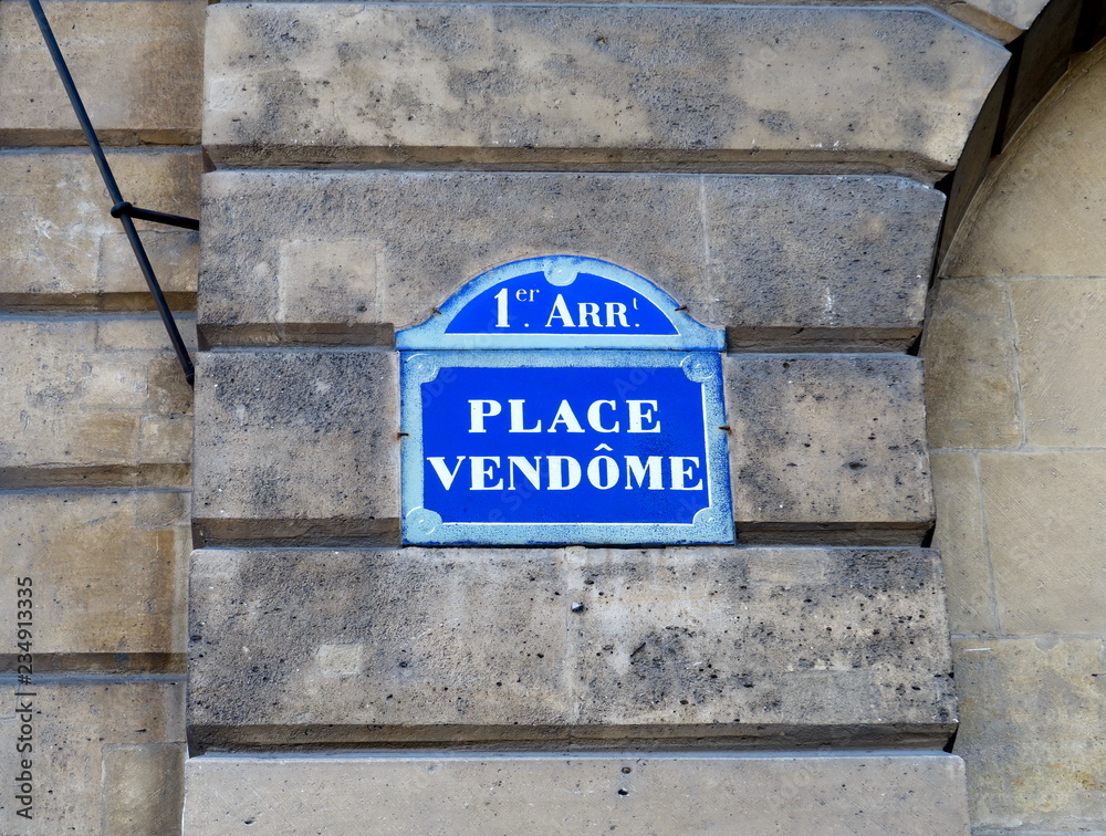 Place Vendôme; plaque de nom de rue sur pierre. Paris France