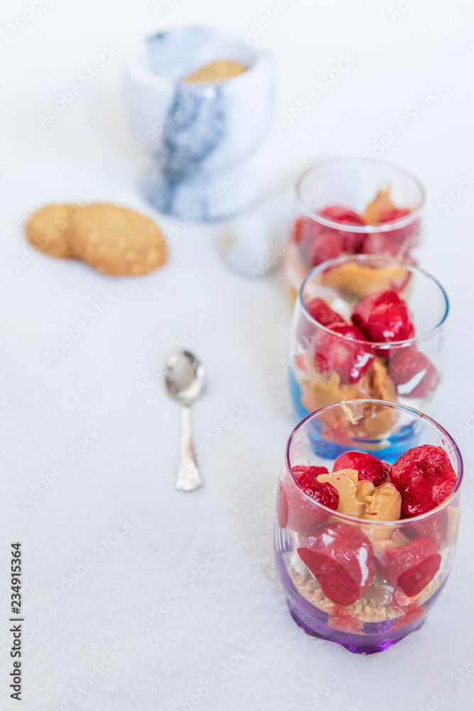 Dessert with kajmak pulp and strawberries