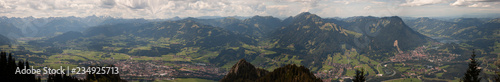Ein Blick von oben auf die Allgäuer Alpen - Panorama