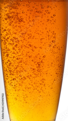 CLOSE UP OF BEER WITH BUBBLES