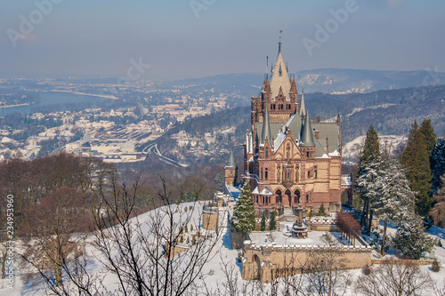 Schloss Drachenburg im Siebengebirge im Winter