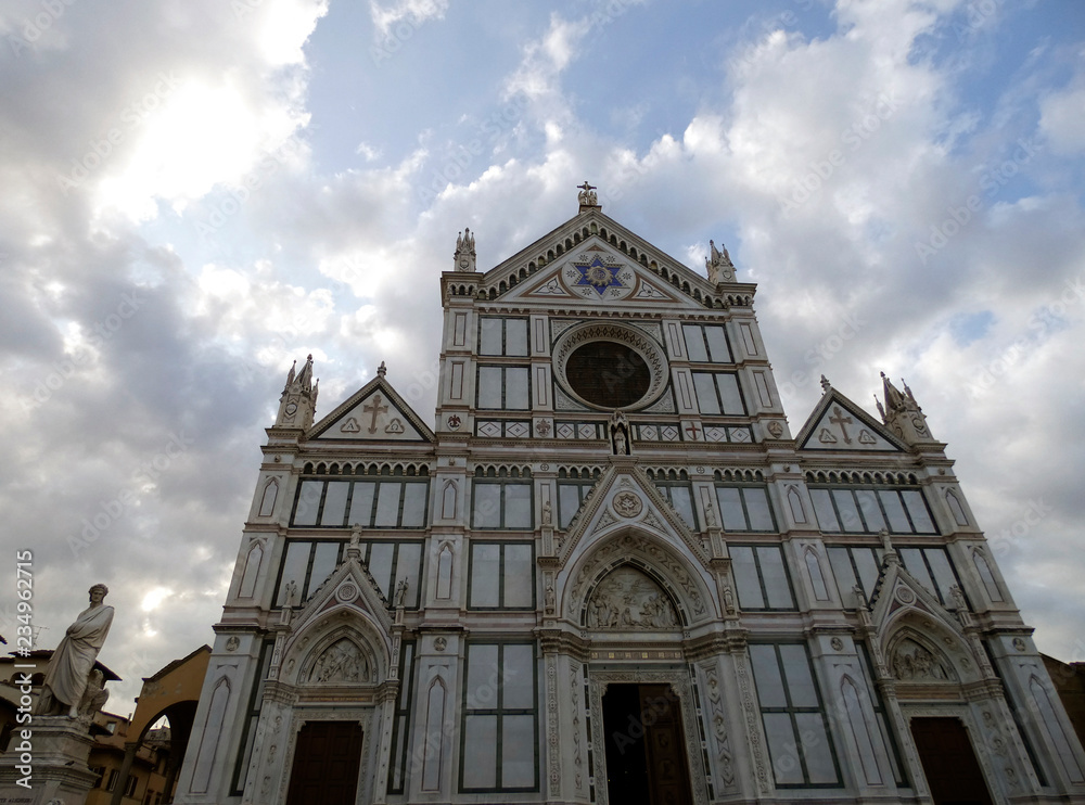 La basílica de la Santa Cruz (en italiano, Basilica di Santa Croce) es
