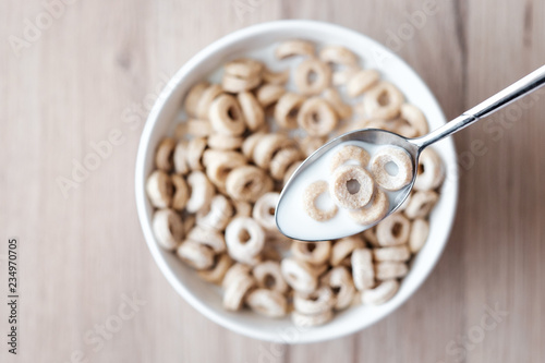 Oat rings with milk