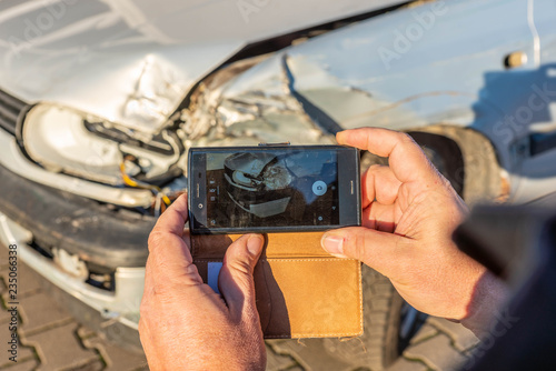 Handyfoto eines Unfallwagens