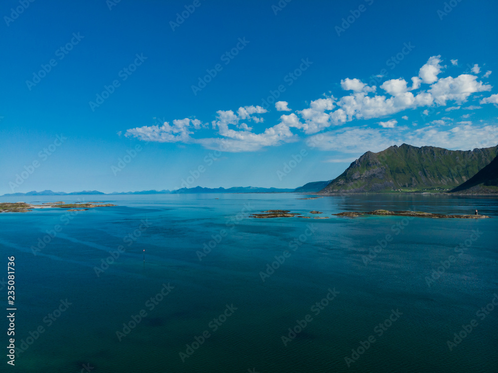 Fototapeta premium Pejzaż morski na wyspie Gimsoya, Lofoty w Norwegii