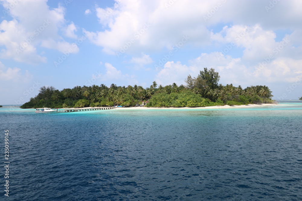 Einsame Insel auf dem Malediven unbearbeitet 