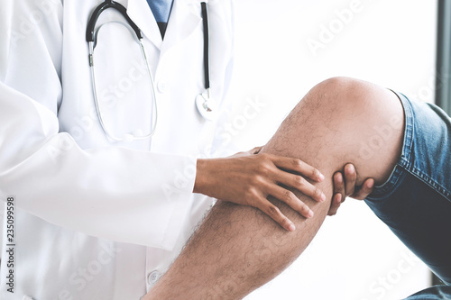 Fototapeta Naklejka Na Ścianę i Meble -  Doctor checking patient with knees to determine the cause of illness