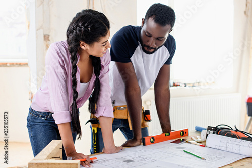 Canvas-taulu young couple with architecture plan making renovation of home together