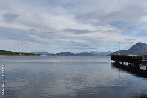 Norwegen, Fähre, E6, E10, Lødingen, Hafen, Bognes, Fjord, Bogstranda, Bogvika, Tysfjorden, Korsnes, Korsnesholmen, Ofoten, Fährschiffe, Linienverkehr, Lampe, Schiff photo