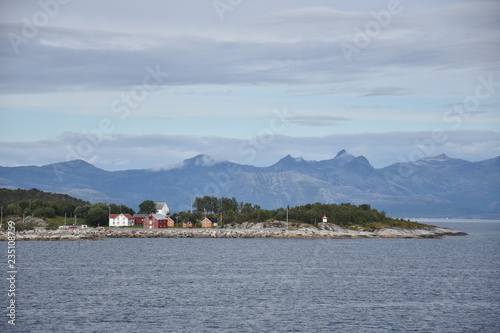 Norwegen, Fähre, Autofähre, Deck, Wasserstraße, E10, Lødingen, Hafen, Bognes, Fjord, Bogstranda, Bogvika, Tzsfjorden, Korsnes, Korsnesholmen, Ofoten, Lampe,  photo