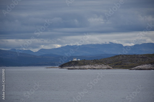 Norwegen, Fähre, Autofähre, Deck, Wasserstraße, E10, Lødingen, Hafen, Bognes, Fjord, Bogstranda, Bogvika, Tzsfjorden, Korsnes, Korsnesholmen, Ofoten, Lampe,  photo