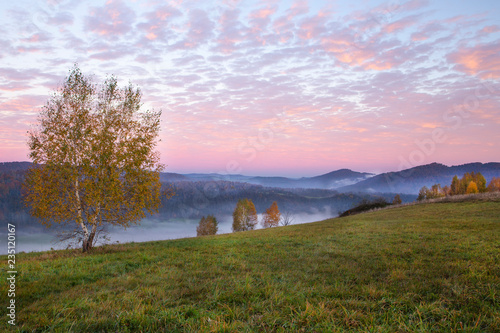 Fototapeta Naklejka Na Ścianę i Meble -  Wschód słońca w Bieszczadach