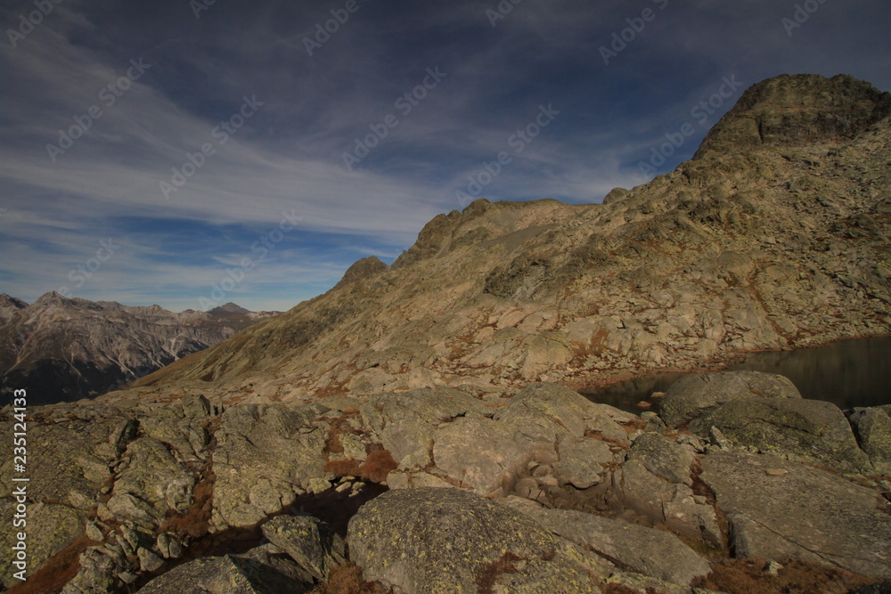 Obraz premium Schroffe Bergwelt am Surettahorn