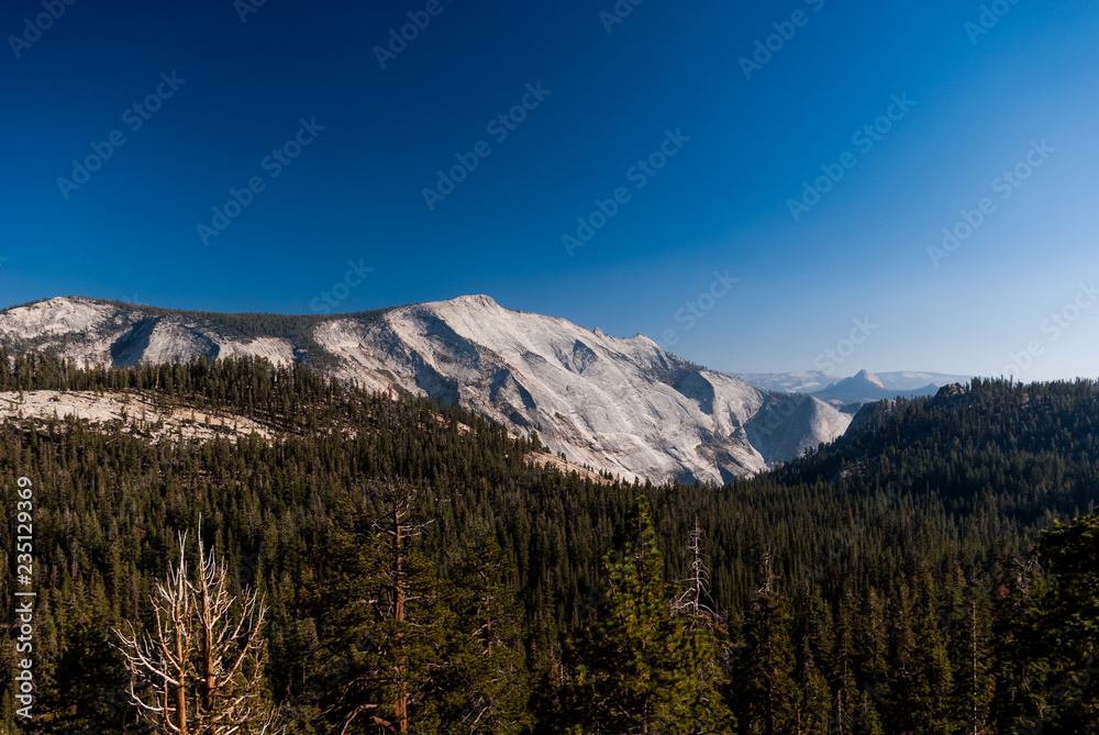 A mountain range near Yosemite National Park, California