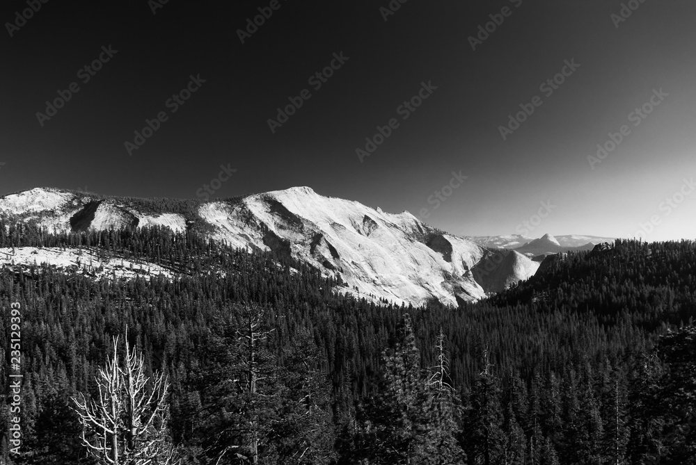 A mountain range near Yosemite National Park, California