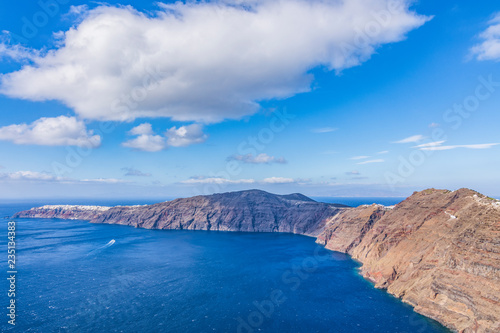 Vista panoramica sulla caldera dell'isola di Santorini, Grecia