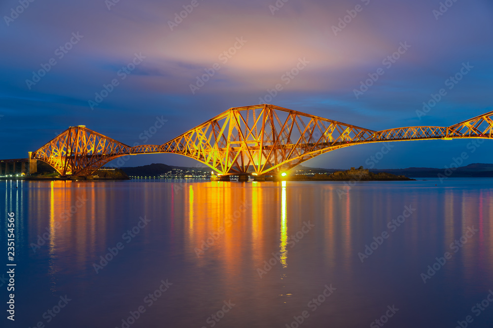 Obraz premium Forth Bridge over Firth of Forth near Queensferry in Scotland
