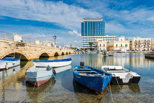 Gallipoli – Blick zur Neustadt und Fischerhafen; Apulien