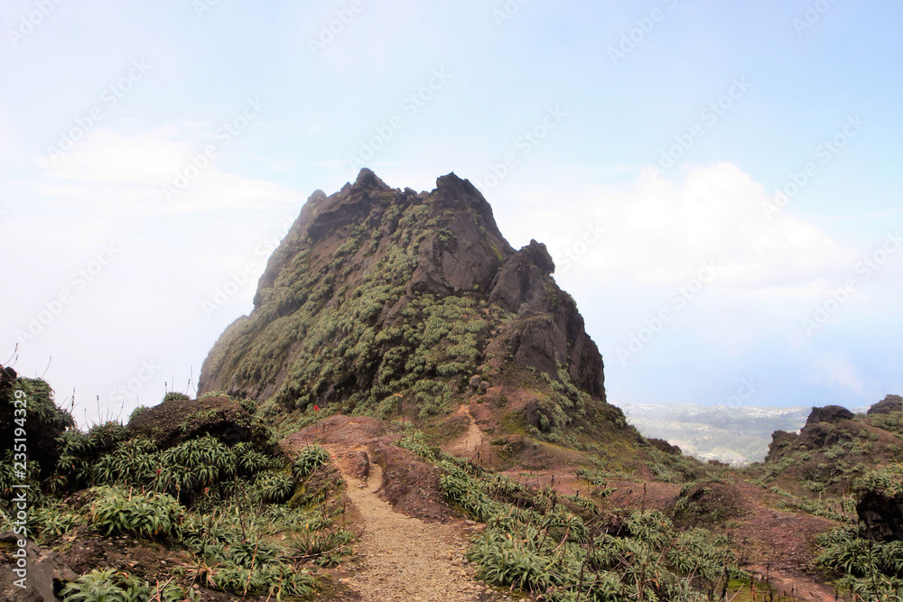 Guadeloupe, piton sous la soufrière, face à la mer Guadeloupe, piton sous la soufrière, face à la mer