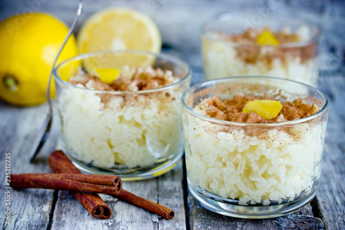 Schilderij op canvas Portuguese rice pudding arroz doce with cinnamon and lemon
