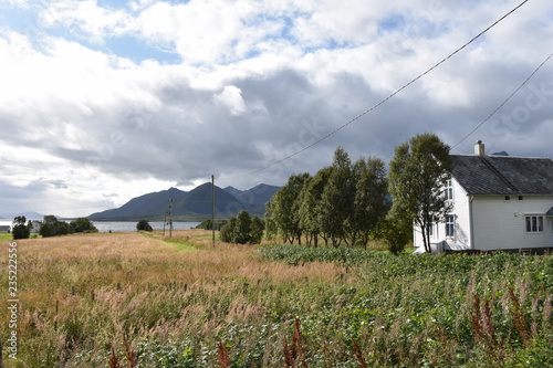 Obraz na płótnie Bjørnskinn, Versterålen, Andøya, Andenes, Kirche, Straße, Straßenbeleuchtung, Lampe, Mast