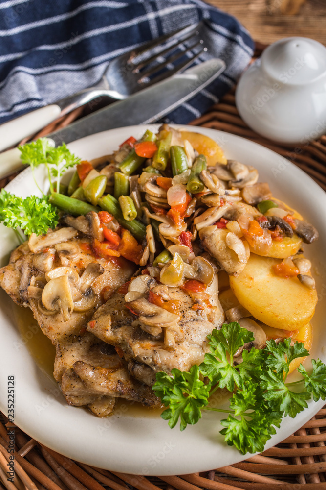 Fillet of chicken legs with stewed vegetables.