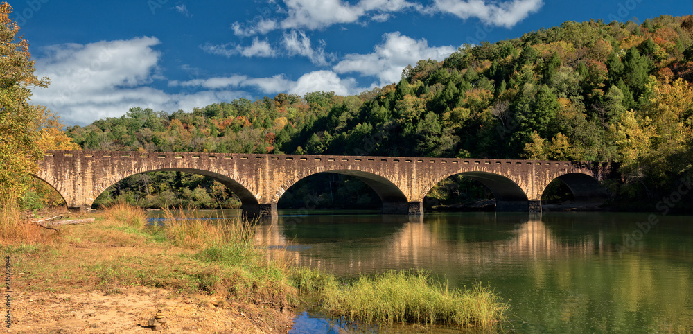 Fototapeta premium The Gatliff Bridge In Cumberland State Park