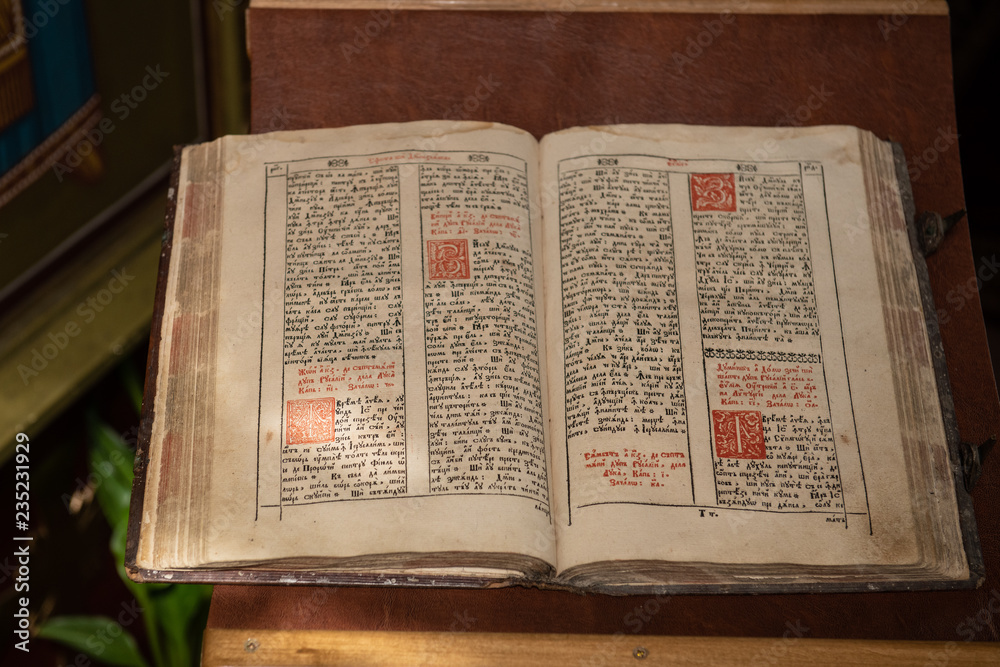 Obraz premium Old Christian manuscript written in Cyrillic on church pulpit.