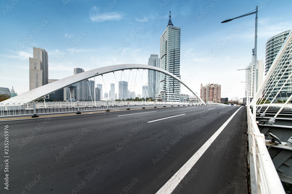 Obraz premium tianjin downtown cityscape seen from dagu bridge,china.