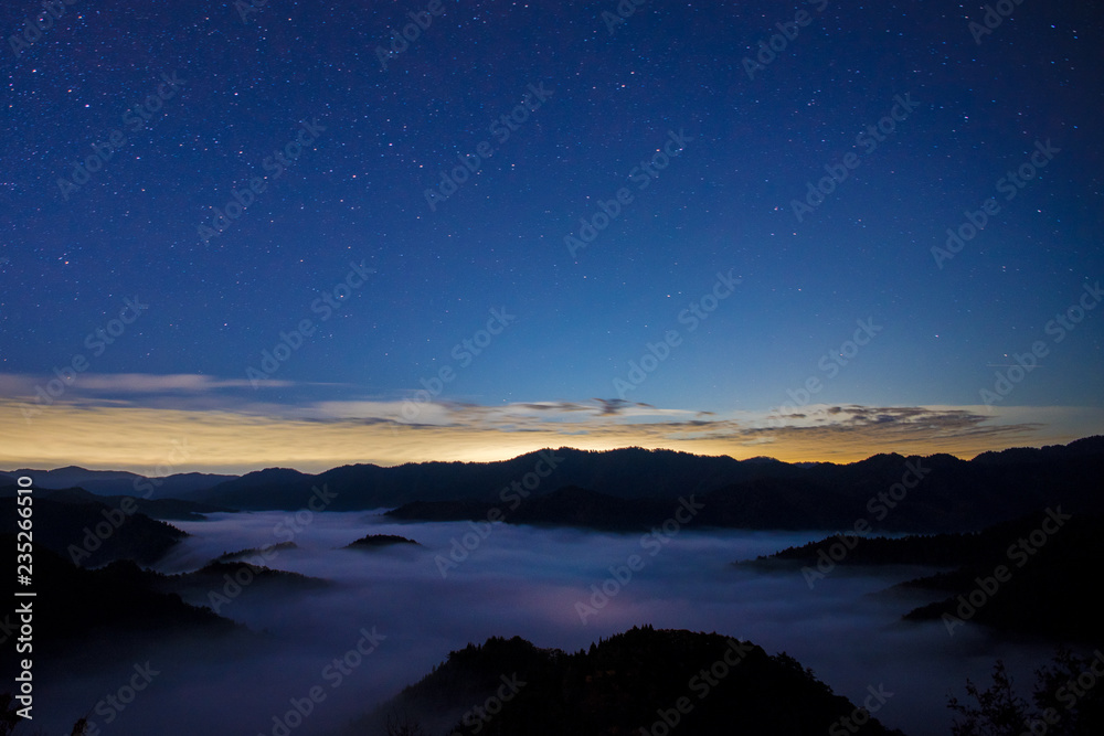 sea of clouds and lots of stars in Japan