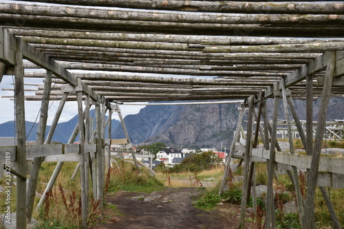 Lofoten, Norwegen, Henningsvær, Svolvær, Hafen, Dorf, Fischereihafen, Fischerboot, Leuchtturm, Wärterhaus, Trockengestell, Stockfisch, Sender, Sendemast, Fischerdorf