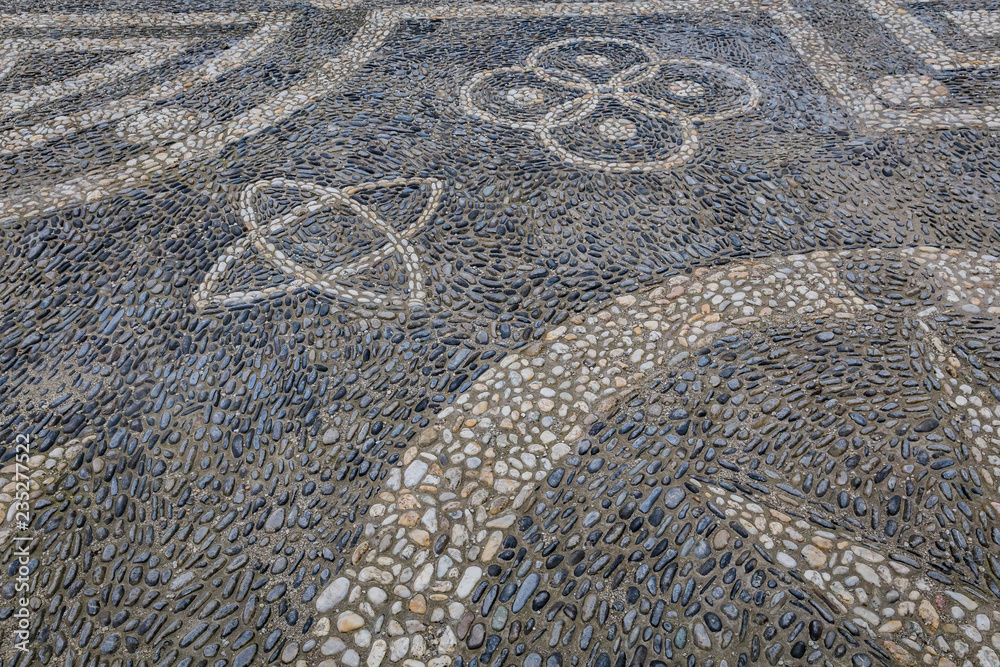 celtic patterns in cobblestones celtic patterns in cobblestones