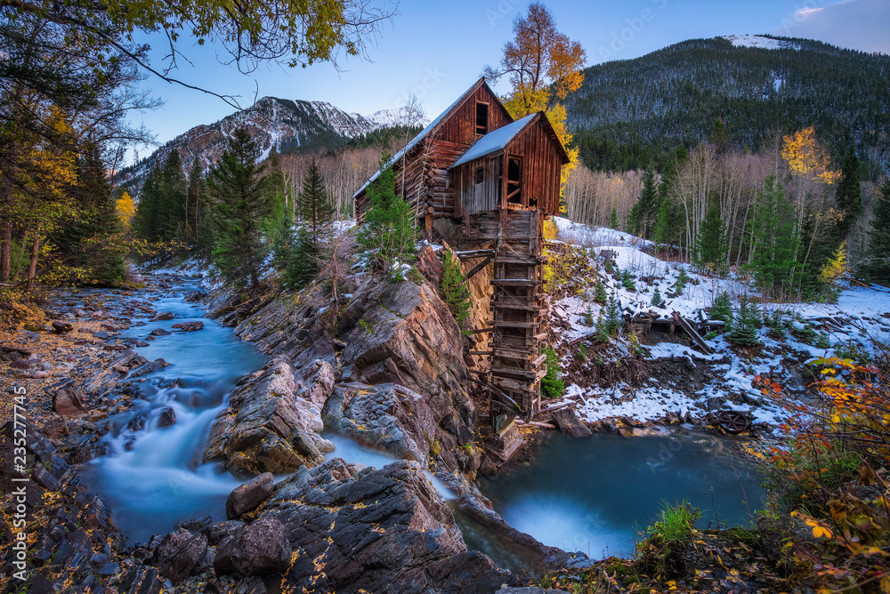 Historic wooden powerhouse called the Crystal Mill in Colorado - obrazy, fototapety, plakaty 